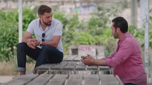 Intrigues Plus belle la vie : Francesco cherche à savoir si Abdel est le père du bébé de Barbara !