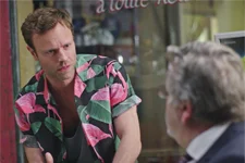 Intrigues Plus belle la vie : Jimmy Moon suggère à Rochat de séduire avec 5 mots de vocabulaire !