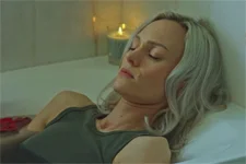 Irina met fin à ses jours dans sa baignoire !