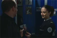 Jean-Paul est ému de voir Samia partir du commissariat