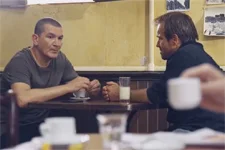 Jean-Paul tente de faire parler Karim !