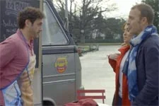 Jeanne fait un cadeau sexy à Francesco !