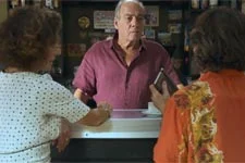 Jocelyn déjeune au Bar du Mistral en oubliant sa maîtresse