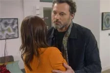 Johanna est terrifiée par le comportement de Nicolas