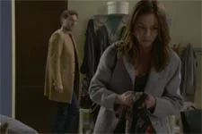 Johanna fait une incroyable découverte dans la veste de Nicolas !