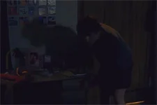 Jordan fouille chez Emma et Baptiste pendant leur sommeil !