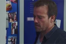 JP Boher fond en larmes devant les photos de son couple