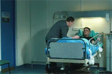 Karim propose un horrible arrangement à Mathias !