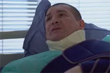 Karim se fait détruire par Léa à l?hôpital !