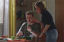 Kévin avoue à sa mère qu’il est paniqué par l’accouchement d’Emilie