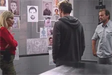 Kévin avoue son enquête personnelle à ses collègues !