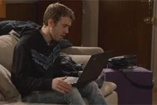 Kévin demande un nouvel ordinateur à ses parents