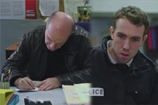 Kévin pense que Léo est l’admirateur secret de Laetitia !