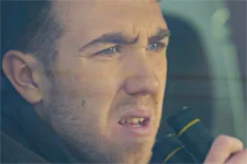 Kévin refuse de faire le flag et laisse Léo y aller seul !