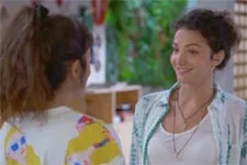 La nouvelle collègue d?Emma lui conseille de coucher avec César !