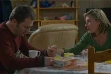 Laetitia confie à Jérôme que Kévin l?évite