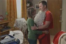 Laetitia constate que Jérôme a l?esprit de Noël en lui