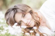 Laetitia Milot (Mélanie) dévoile une sublime photo de son baby bump