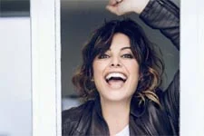 Laetitia Milot (Mélanie) tourne « Un bébé pour Noël » pour TF1