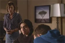 Laetitia tente de préparer Tom et Kévin pour la visite du directeur du foyer