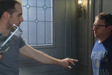 Le nouveau coloc flippant agresse Nathan !