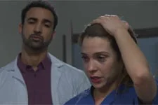 Léa craque après la mort de sa patiente