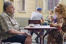 Léa donne un conseil à Rochat pour remonter la pente