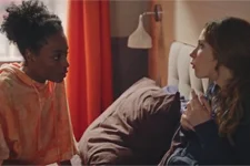 Léa et Alexandra acceptent une invitation de Babeth