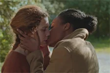 Léa et Alexandra : LE BISOU !