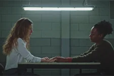 Léa et Alexandra s’avouent leurs sentiments au parloir