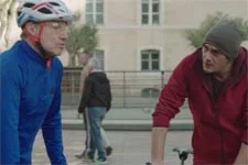 Léo confie à Francesco que Caroline est insupportable !