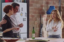 Les Nebout trinquent pour célébrer une bonne nouvelle !