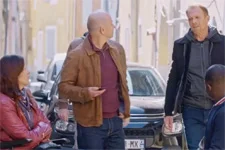 Luna stoppe la circulation en pleine rue !