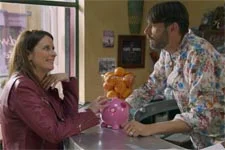 Luna taquine Thomas avec le cochon de Claire !