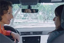 Luna trouve que le responsable du centre d’équithérapie est « le pire des connards » !