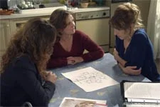 Mélanie se retrouve désarçonnée par Caroline qui veut tout gérer