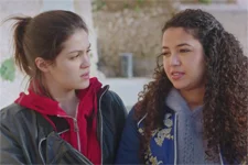 Mila annonce à Alison avoir besoin de l’aide des Fedala !