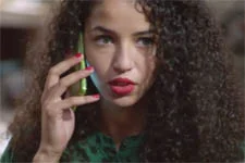 Mila apprend une grave nouvelle par téléphone