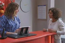 Mirta cherche à savoir si la reconstitution a été utile ou non