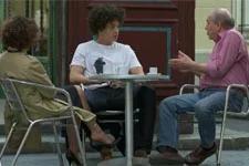 Mirta et Roland tentent de convaincre Baptiste d?aller voter