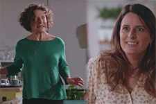 Mirta n’arrive pas à tenir sa langue et révèle à Luna le cadeau que va lui faire Andrès !