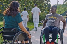 Mouss n’arrive pas à convaincre Luna de tester l’équithérapie