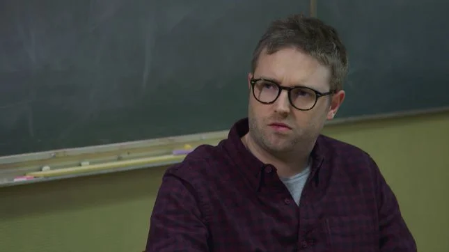 Nathan, beau en chemise à carreaux ! look du jour