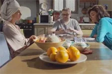 Nathan se retrouve au milieu de la guerre d?Estelle et Sabrina
