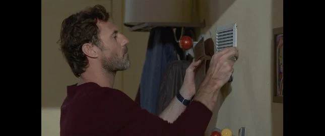 Nicolas a un comportement étrange...