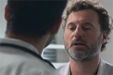 Nicolas quitte l?hôpital en urgence tellement qu?il est perturbé par son désir de tuer