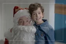 Octave dit au-revoir au Père Noël