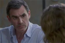 Patrick apprend que Nicolas s?absente souvent de l?hôpital