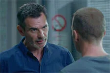 Patrick tente de rassurer Vincent qui flippe pour Jeanne