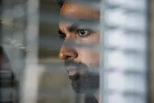 PHOTOS : Joakim Latzko dans « Les Sources assassines »